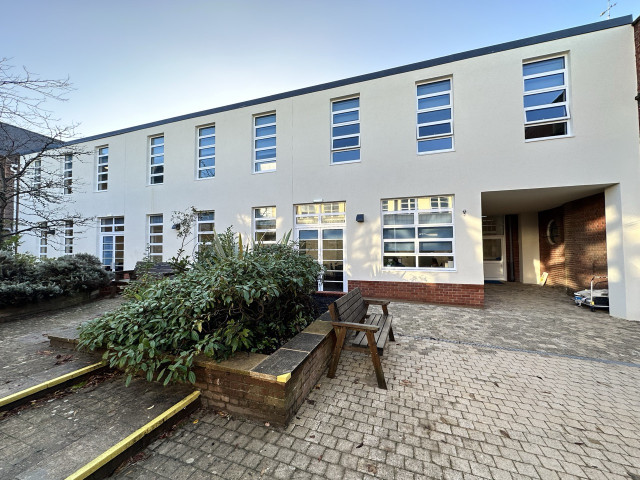 Itchen Sixth Form College Classroom Block6 Large