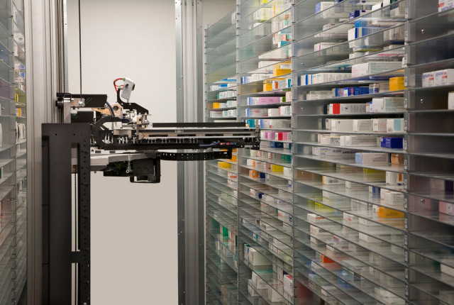 Guys St Thomas Pharmacy Robot2